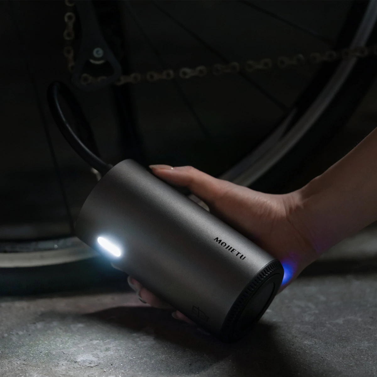 2021 NEW Roidmi Mojietu Portable Smart Digital Tire Pressure Detection Electric Inflator Pump for Bike Motorcycle